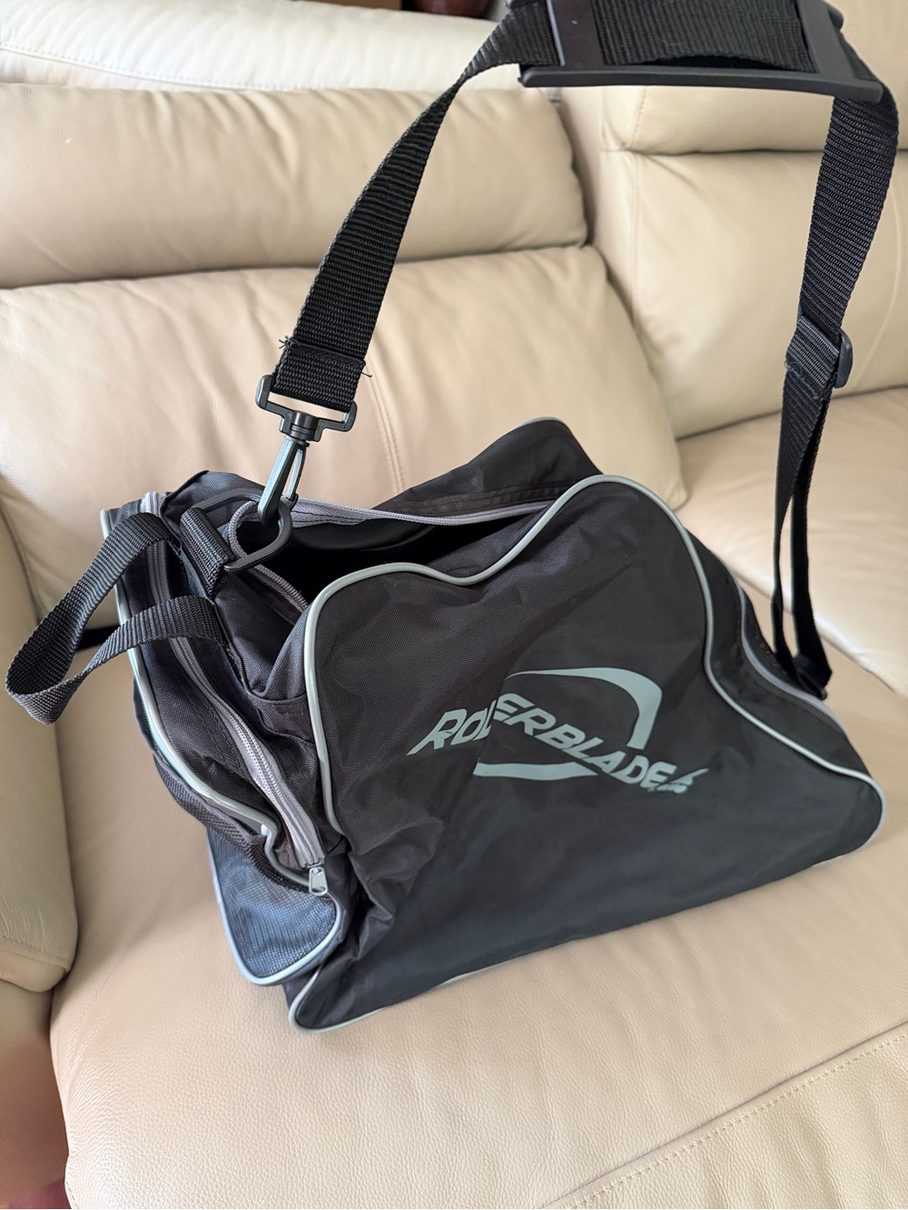 Vtg ROLLERBLADE Original black skate bag zippered w removable adjustable strap - Picture 2 of 16
